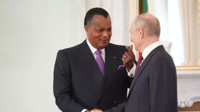 Vladimir Poutine a accueilli Denis Sassou-Nguesso, prÃ©sident de la RÃ©publique du Congo, en visite officielle Ã  Moscou.